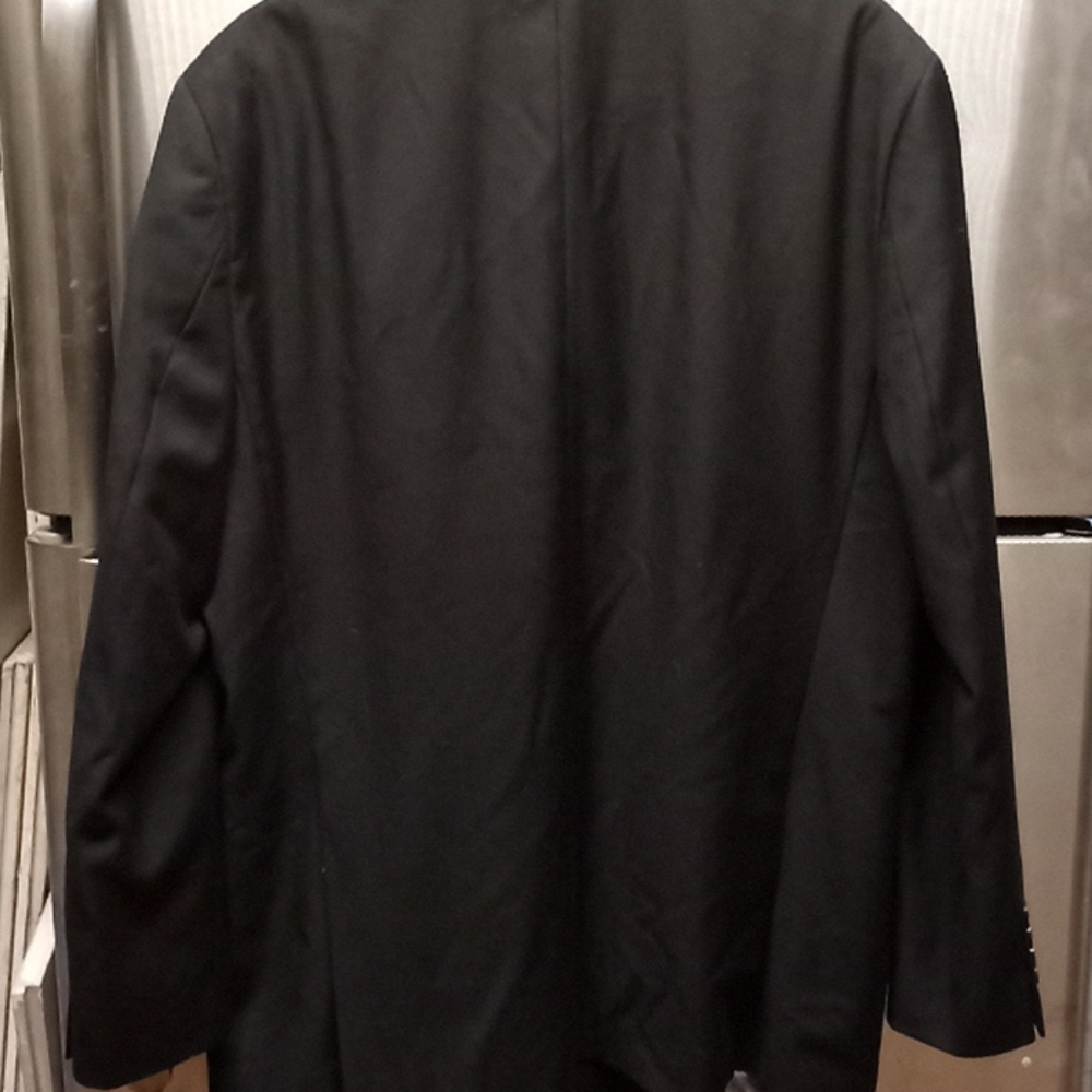 Suits - Picture 5 of 16